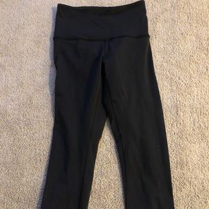 Size 4 crop with back pocket and perforated design